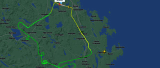 Flygplan kör cirklar över Skellefteå sent på kvällen