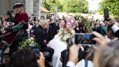 Se bilderna från kändisbröllopet i Vadstena