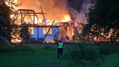 Brand bröt ut i ladugård – brann ner till grunden
