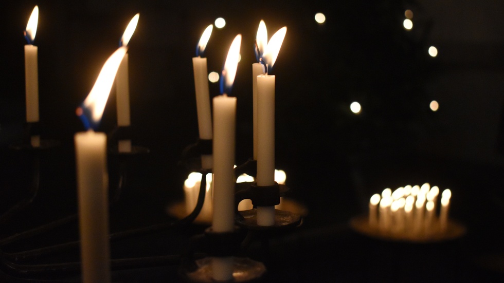 ljus, tända ljus, Samling för försvunne Elliott 231221, Landskyrkan i Skellefteå