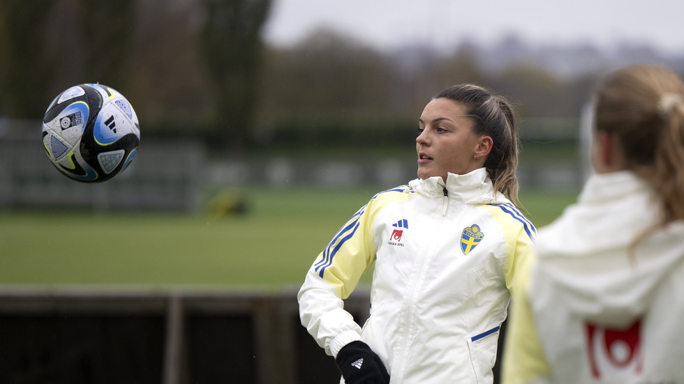 Johanna Rytting Kaneryd på landslagets träning inför Schweiz-matchen.