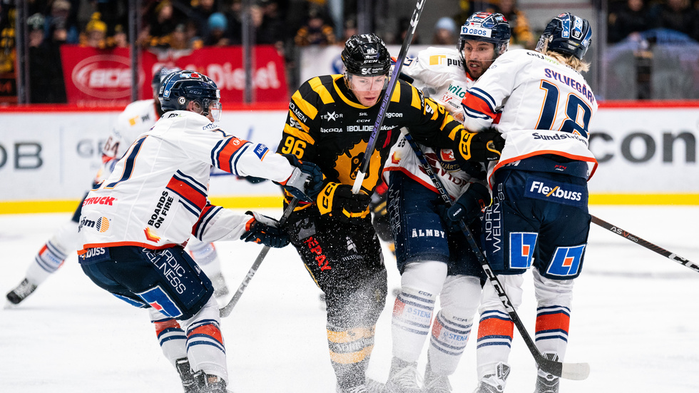 Physical, even and with lots of chances, AIK:s match with Växjö was exciting.