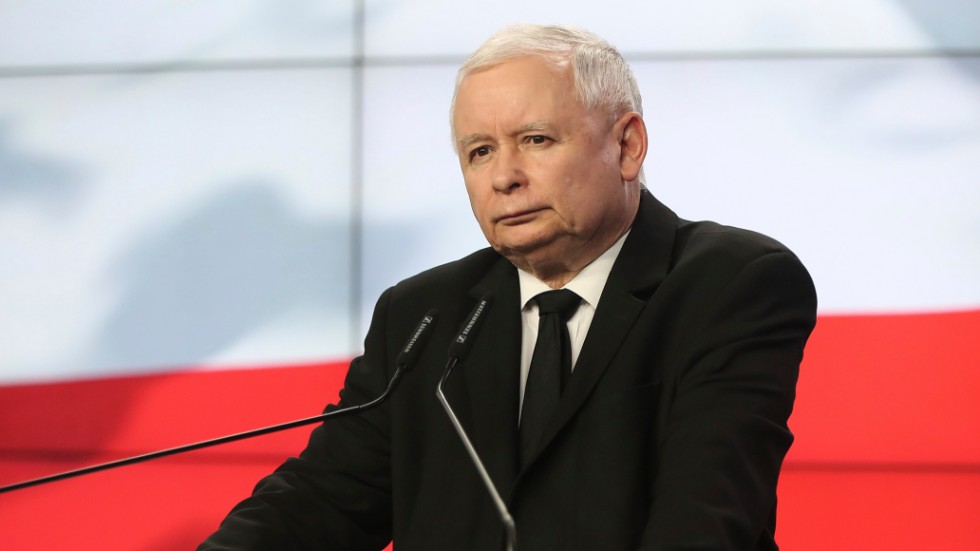 Den polske partiledaren Jarosław Kaczyński, i SD:s broderparti, och den övriga polska regeringen har sig själva att skylla. Det är de som brutit ned rättsstaten och underminerar mediefriheten. 