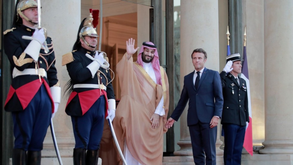 Frankrikes president Emmanuel Macron välkomnade den saudiska kronprinsen Mohammed bin Salman till Paris på torsdagen.