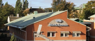Förslaget i Motala: Släck skylten och minska antalet adventsljusstakar