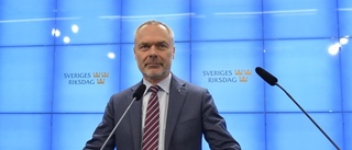 Björklund lämnar partiledarposten