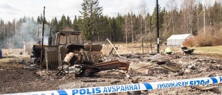 Ladugård förstörd i brand