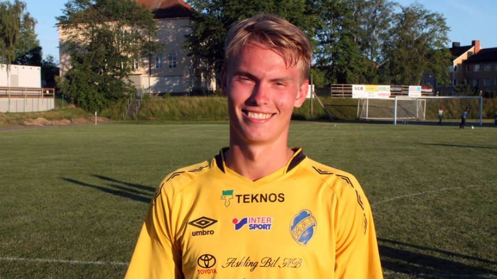 Emil Dagnäs gjorde två mål när Mjölby AI vann med hela 9–0 mot LSW på Norra IP. Dagnäs har nu gjort 18 mål för ledarlaget i fyran.