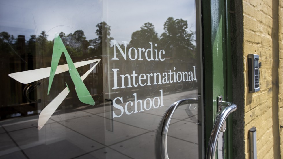 Larmet Elever och personal flyr efter problemen på friskolan