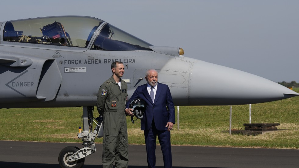 President Lula da Silva (till höger i bild) tillsammans med en brasiliansk pilot.
