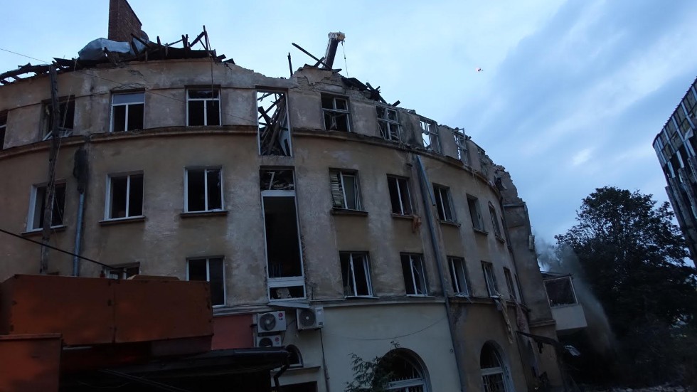 Ett av de hus som träffades av den ryska attacken i Lviv. 