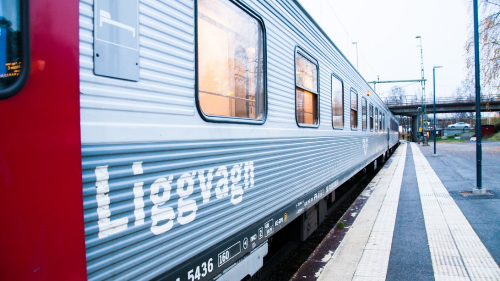 ”Här uppe präglas järnvägsfrågan av osäkerhet. Nyheten om att nattågen i norra Norrland riskerade att försvinna väckte nyligen oro bland resenärer.”