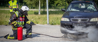 Sommarjobbande ungdomar övade på att hantera en trafikolycka