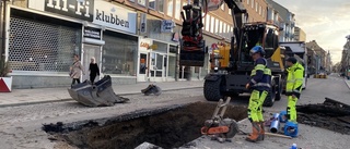 Storgatan stängdes av efter större vattenläcka