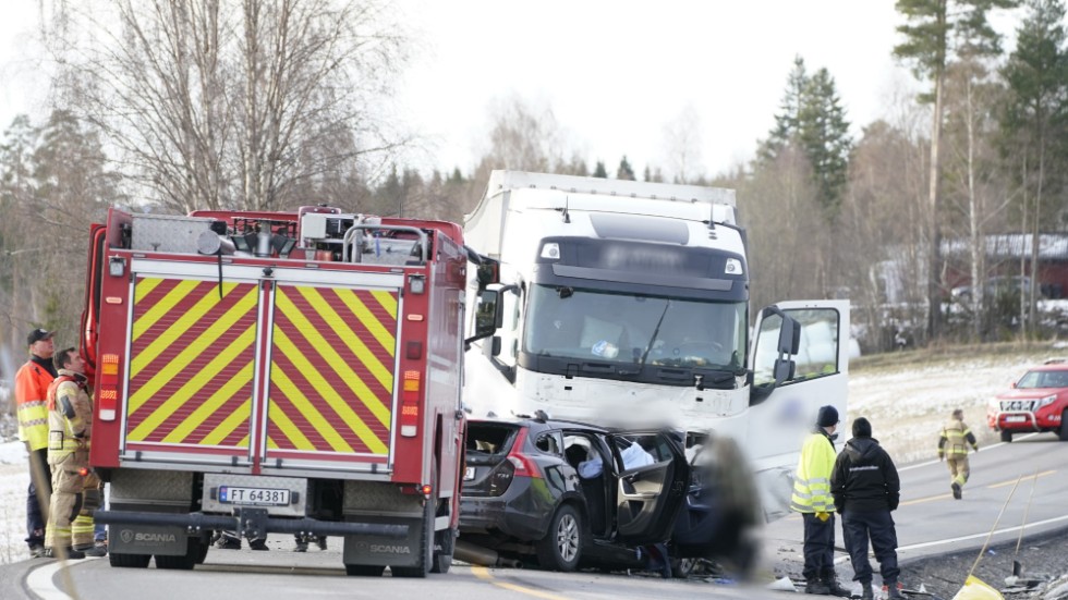 De tre personer som omkom efter en trafikolycka i Norge på torsdagseftermiddagen tros vara svenskar.