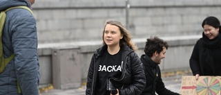 Greta Thunberg och hundratals unga stämmer staten