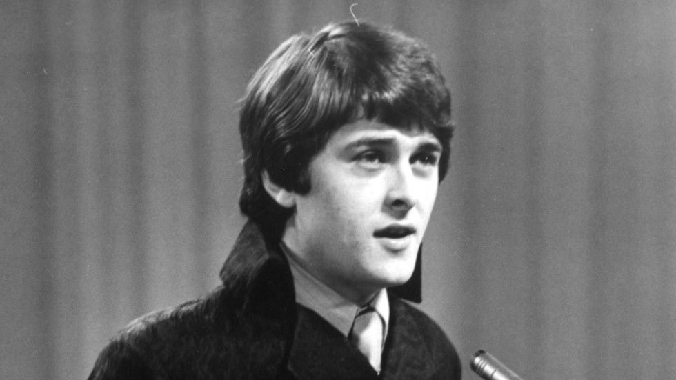 Claes-Göran Hederström sjunger Sveriges bidrag ”Det börjar verka kärlek, banne mej” i Eurovision Song Contest i London 1968.