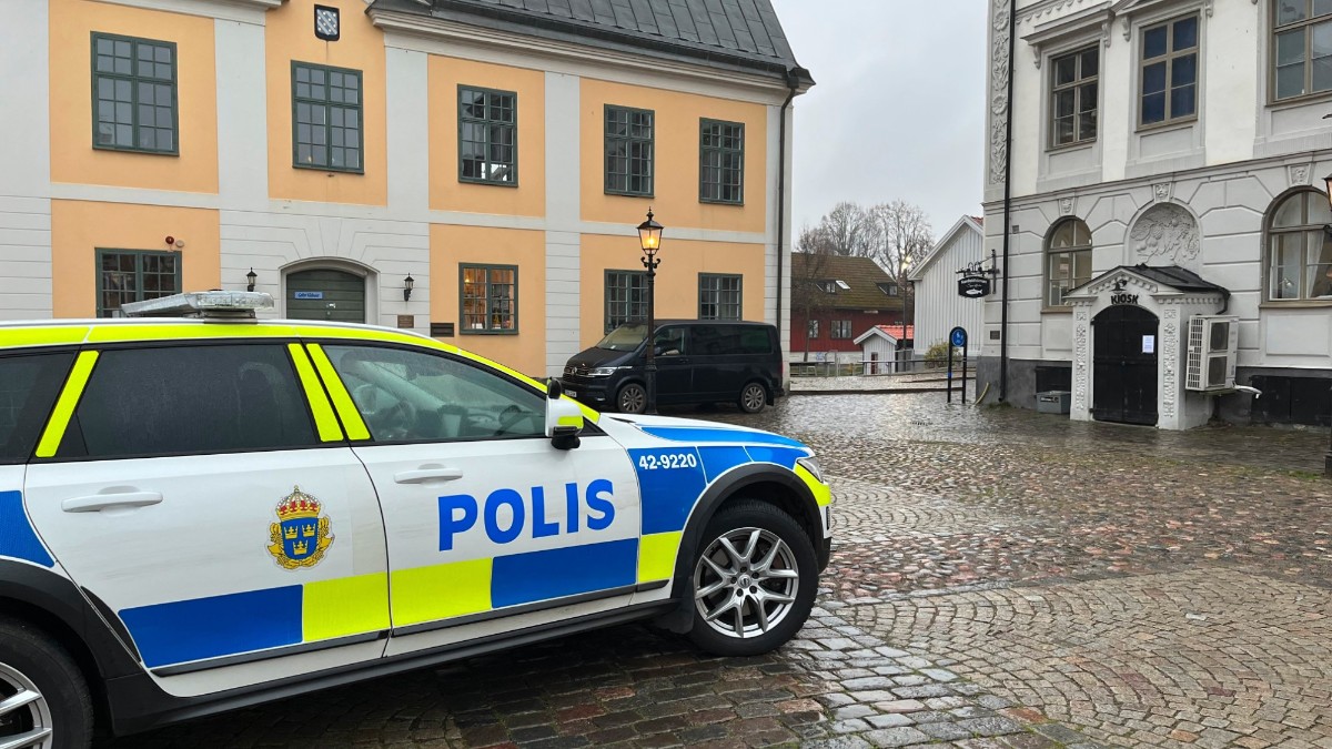 Här Gör Polisen Undersökningar Vid Torget – Men Vill Inte Avslöja Vad 