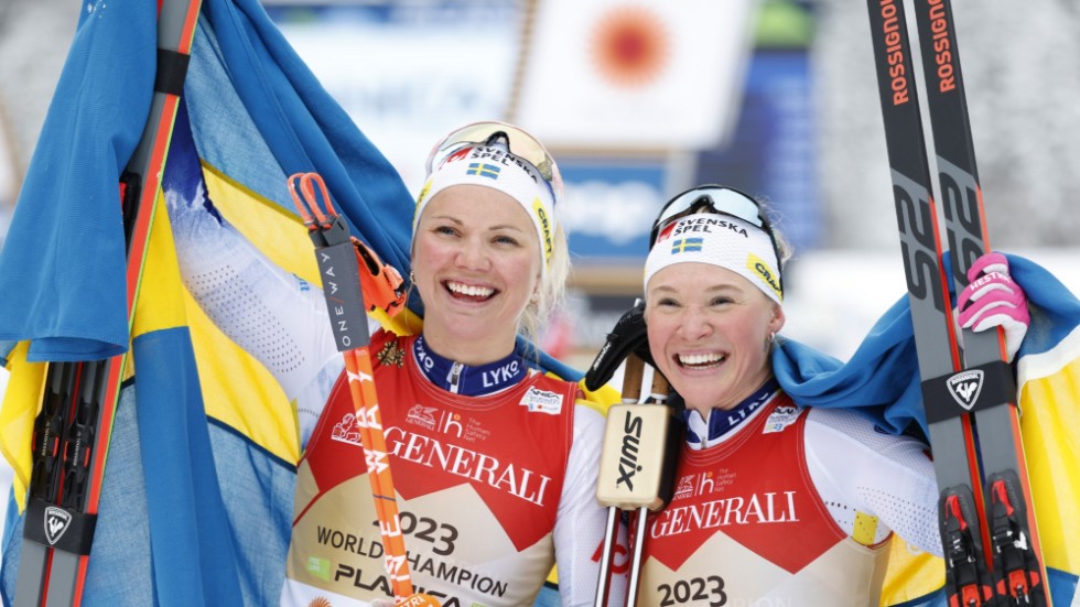 Emma Ribom och Jonna Sundling efter guldet.