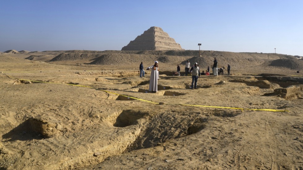 De nyupptäckta gravarna fanns i närheten av Djosers trappstegspyramid, som är den äldsta pyramiden i Egypten.