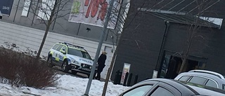 Man togs av polis