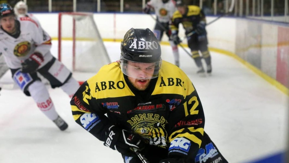 Sebastian Åkesson förlänger kontraktet med VH.