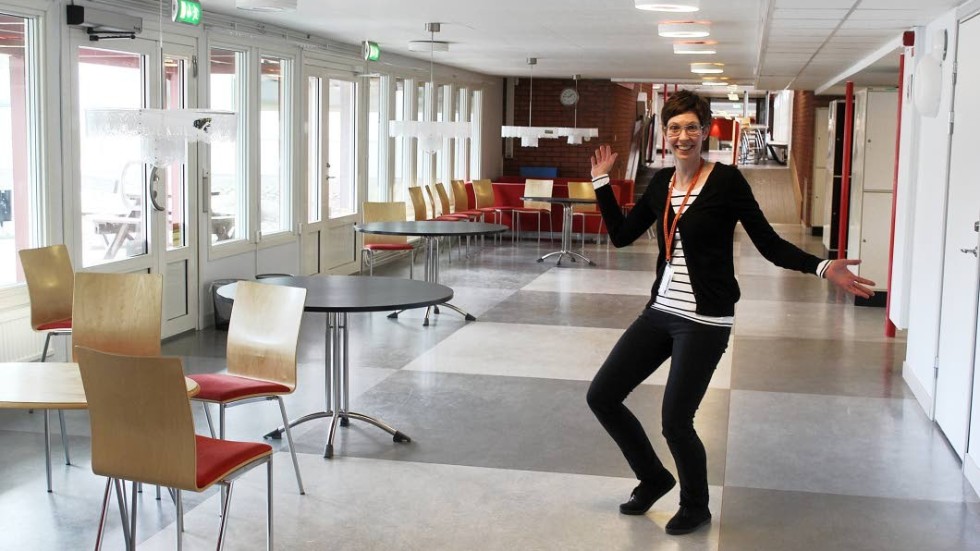 Tomt i korridoren, men till hösten väntas fler elever än i fjol. Antagningssekreterare Hanna Waern Andersson gläds över ökat intresse.