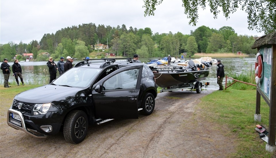 Det var lång kö när alla båtar skulle sjösättas inför lördagens fisketävling. Foto: Morgan Karlsson