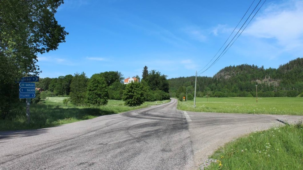 Vägen mellan Dalhem och Tyllinge är inte bra. Bilden är tagen strax innan Larum.