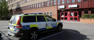 Polis brottades med hotfull man