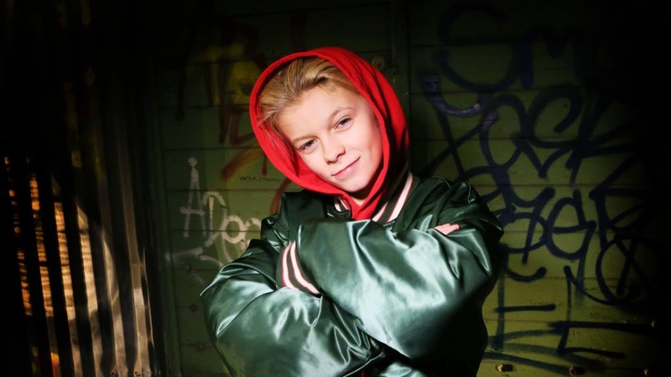 13-årige Youtubestjärnan Theodor Haraldsson från Vikingstad följer med på julklappsresan till Ukraina.
