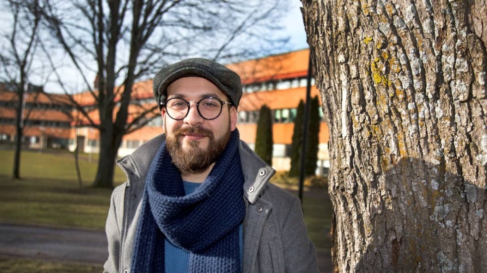 Nytt land, ny stad. Housam Al-Mosilli beskriver Linköping som lugn, fin och kall. Ny varm keps var ett måste.