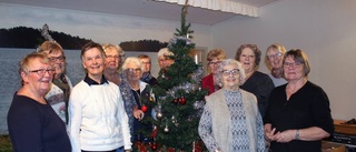 De rustar för julmarknad i Loftahammars bygdegård