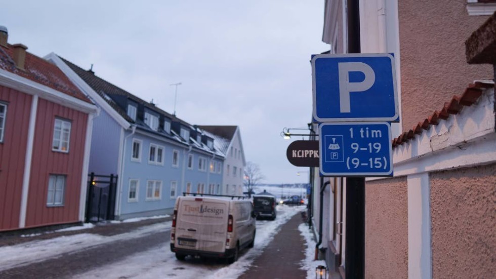 Försöket med gratis parkering med P-skiva löper på tills vidare.