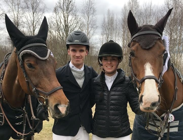 Syskonen Daniel och Evelina Siverholm tävlade på påskafton i Aneby.