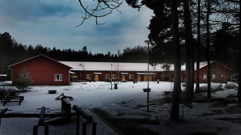 Linköpings kommun erbjuder hemlösa att - nattetid - ha möjlighet att värma sig i ett omklädningsrum i motionsgården i Vidingsjö.