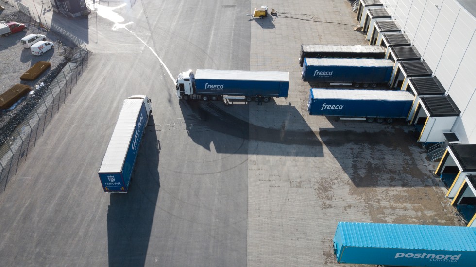 Ökad E-handel behöver mer transporter, för den som söker jobb kan lastbilskörkort vara klok investering.