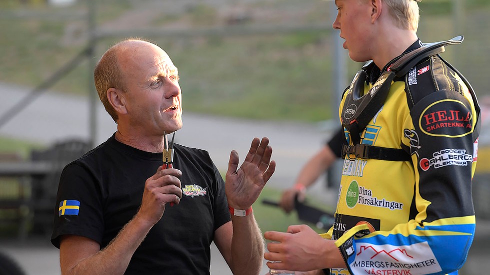 Noel Wahlqvist och mekanikern, tillika den tidigare lagledaren Patrik Olsson.