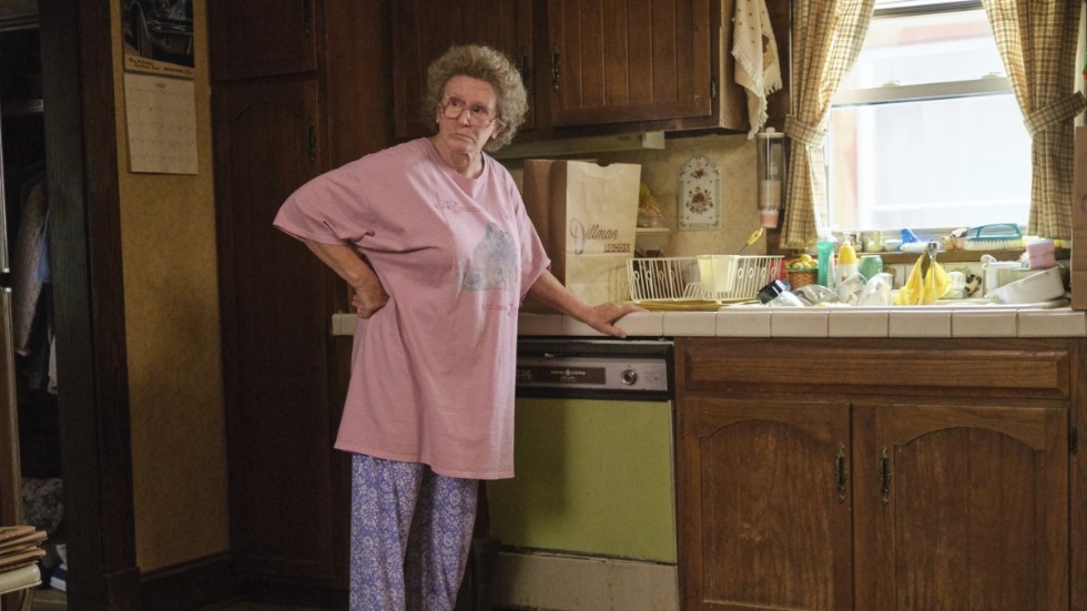 Oscarsvarning? Glenn Close spelar huvudpersonens alkoholiserade mormor i "Hillbilly elegy". Pressbild.