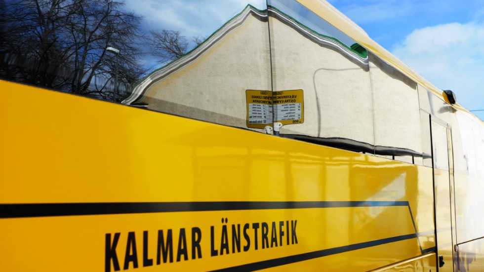 Det ska alltid vara enklare att åka kollektivt än att ta bilen, tycker V i Region Kalmar län.