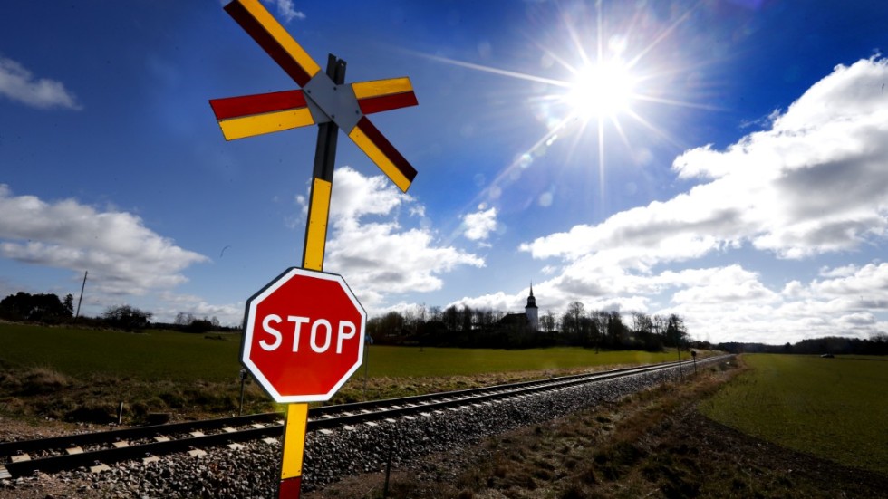 Det optimala är att satsa på järnvägen som Stångådalsbanan, skriver debattören.