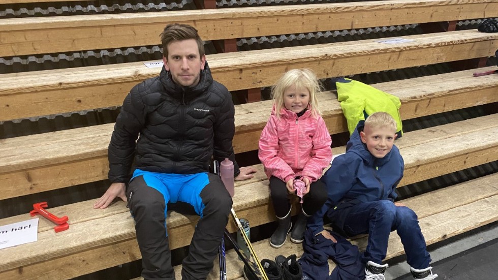 Mattias Myrén tog en åktur med barnen Ebba och Oskar Lund. Något de har längtat efter.