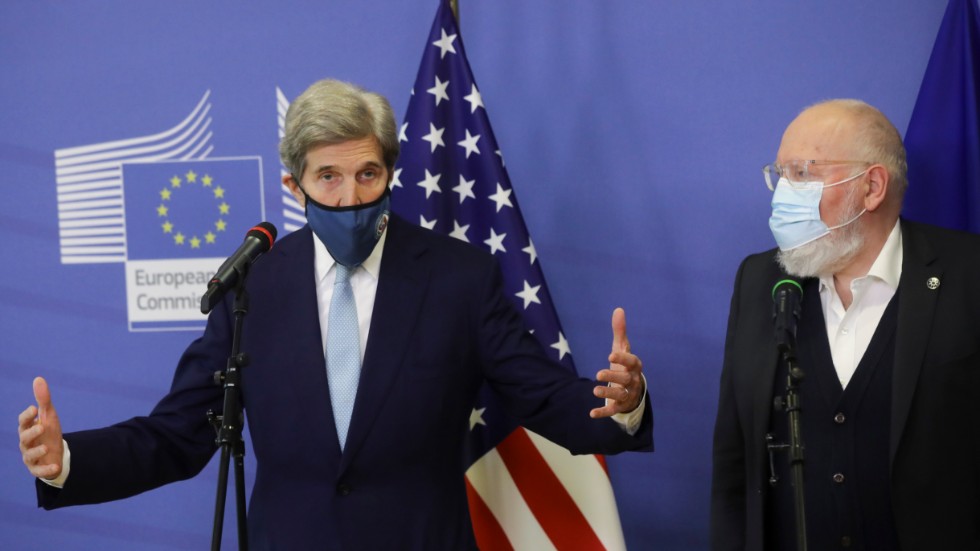 USA:s klimatsändebud John Kerry tillsammans med EU-kommissionens klimatansvarige viceordförande Frans Timmermans.