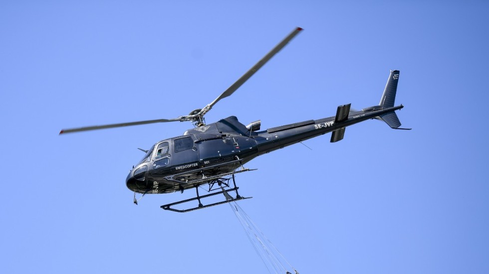 En rutinerad helikopterpilot åtalas för att ha landat vårdslöst i ett bostadsområde. Bilden är tagen i ett helt annat sammanhang. Arkivbild.
