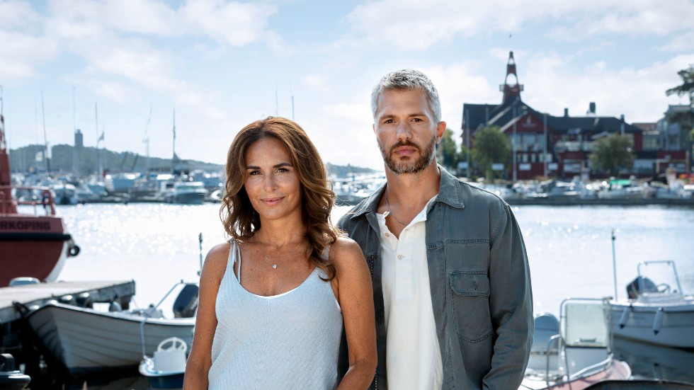 Det blir en åttonde säsong av tv-serien "Morden i Sandhamn" med Alexandra Rapaport och Nicolai Cleve Broch i huvudrollerna. Pressbild.