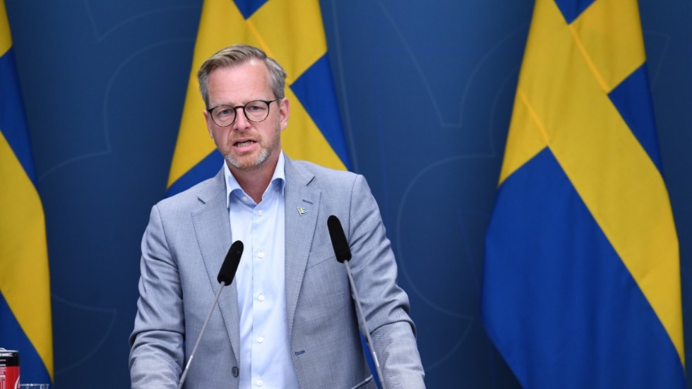Lind hänvisar till inrikesminister Mikael Dambergs svar på ett annat brev