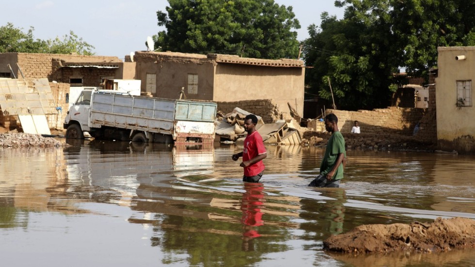 Vattenmassor på gatorna i Omdurman, ungefär tre mil nordväst om Sudans huvudstad Khartum, Sudan.