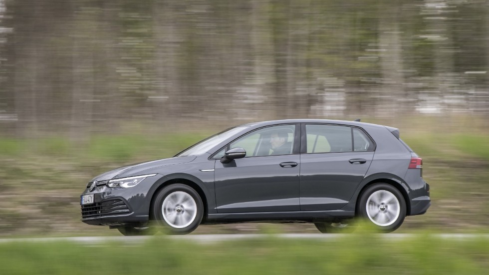 Trots att varenda plåt- och plastbit är ny lär ingen som ser den här bilen tveka – det är en VW Golf. En favorit hos svenska bilköpare i 45 år.