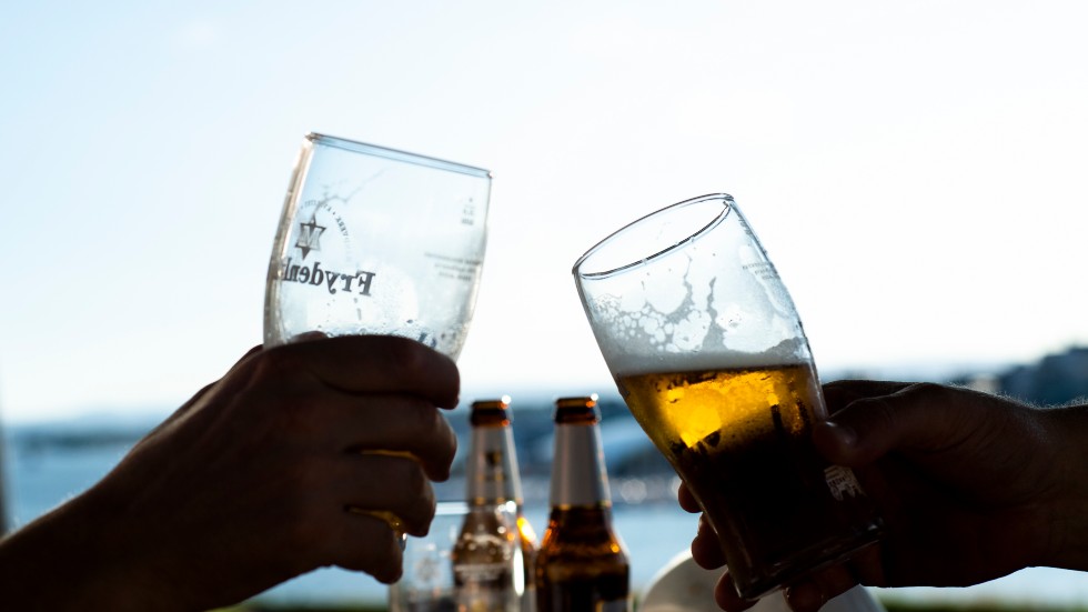 Det kan bli mer alkohol än vanligt under sommaren, något som kan bli ett problem för många.