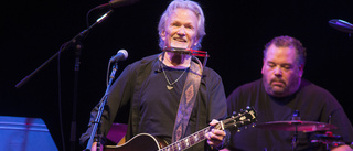 Kris Kristofferson lägger gitarren på hyllan
